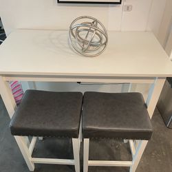 Small/Island Table With Stools 