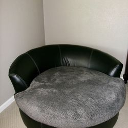 Oversized swivel chair