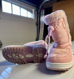 Girls snow boots size 8