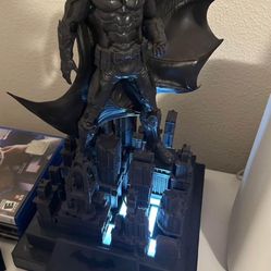 Batman Statue 