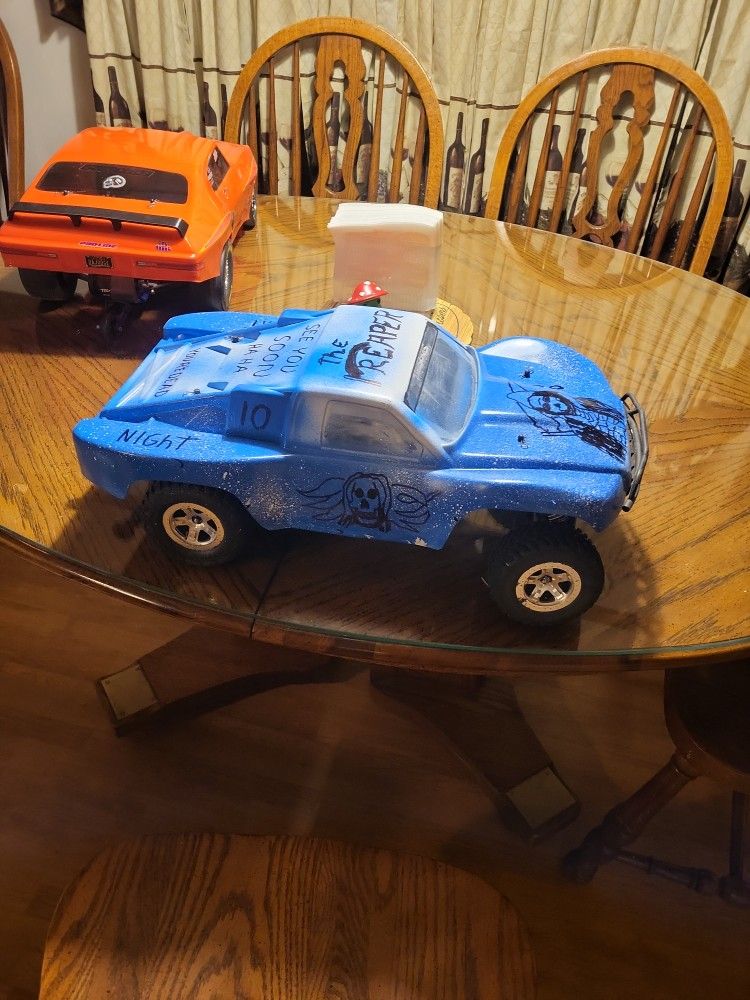 1/18 Scale Slash All Brand New Parts Rebuilt Transmission New Servos Make A Great Christmas Present Comes With Two Bodies New Transmitter