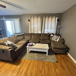Reclining Sectional w/ Chaise (2 Recliners)