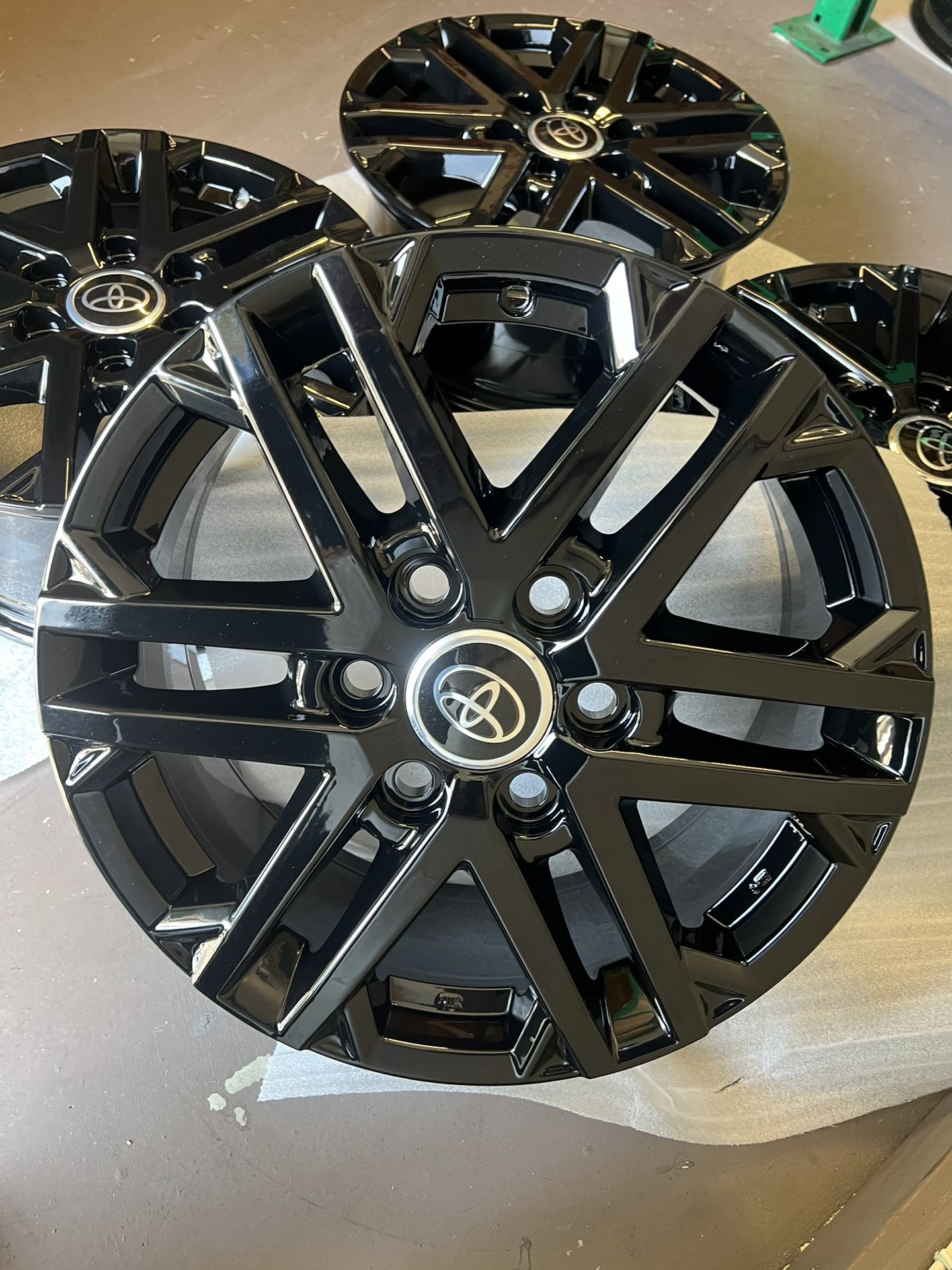 Toyota Tundra Rims 18” OEM Wheels Rines New Gloss Black Powder Coated ( Exchange Available )( Cambio Disponible ) 2022-2025 Tundra 