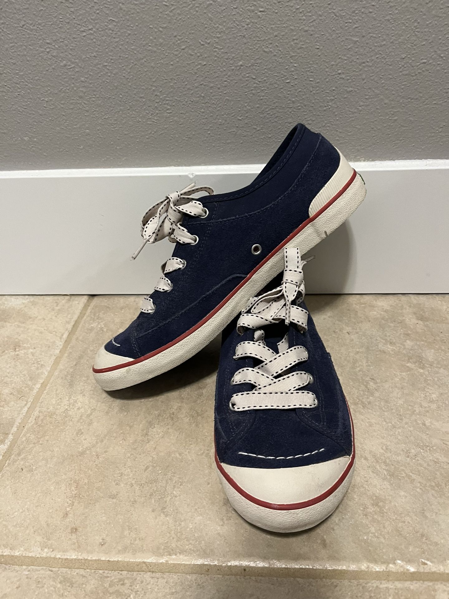 Simple Lace-up Shoes, Size 10