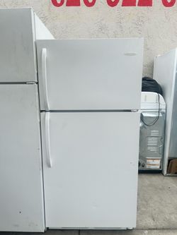 Kenmore refrigerator for studio space (delivery+install available) Height 60 x Width 28
