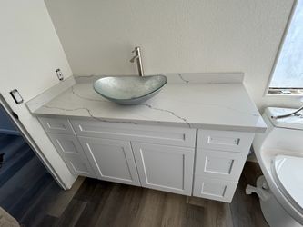 Quartz countertops & wood cabinets