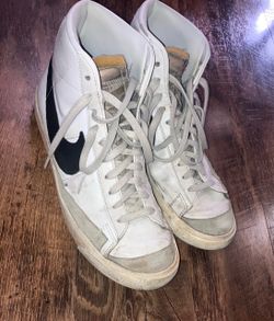 Men’s 9.5 Nike Blazers