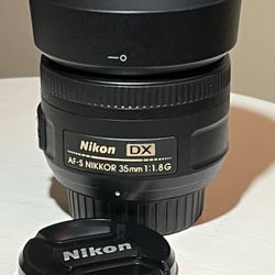 Nikon AF-S DX Nikkor 35mm F/1.8G Lens With UV Protective Filter (52 mm) 