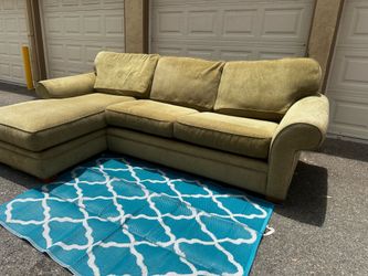 LIGHT GREEN SECTIONAL COUCH W/ FREE DELIVERY