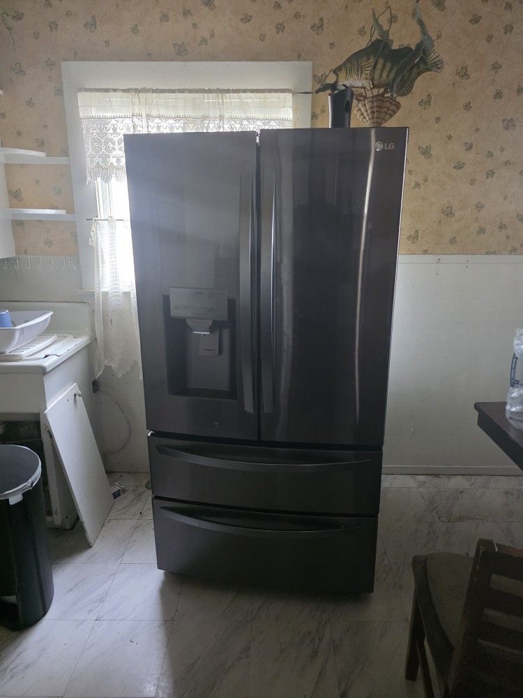 LG Thin Q Smart Refrigerator 