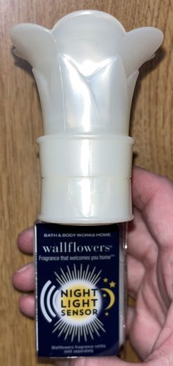 Bath & Body Works Night Light Wallflower Plug - NEW W/TAG