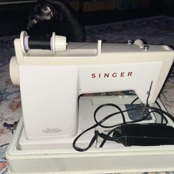 Singer 1022 1930’s Sewing Machine With Foot Pedal