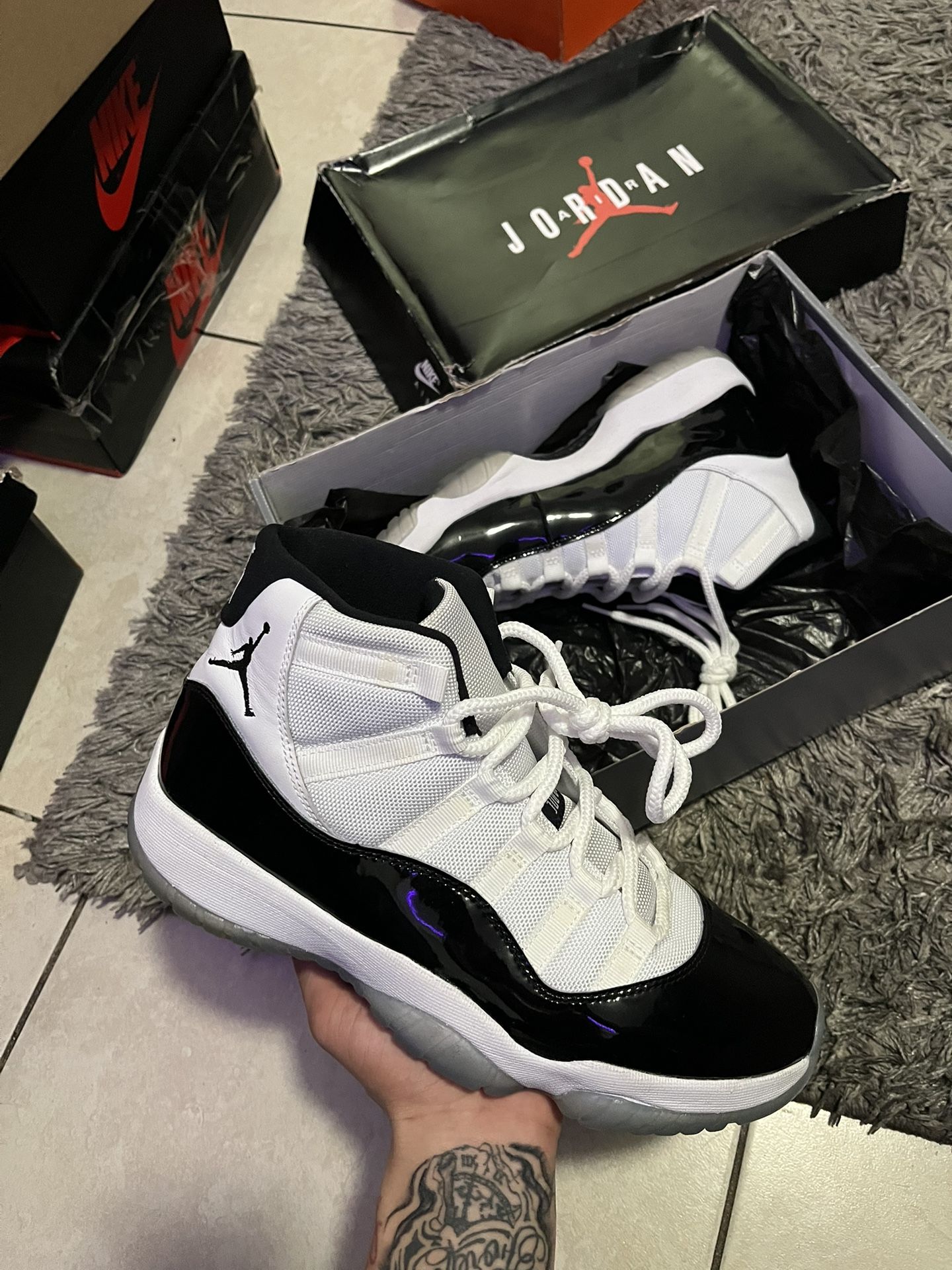 Jordan 11s Size 9/5