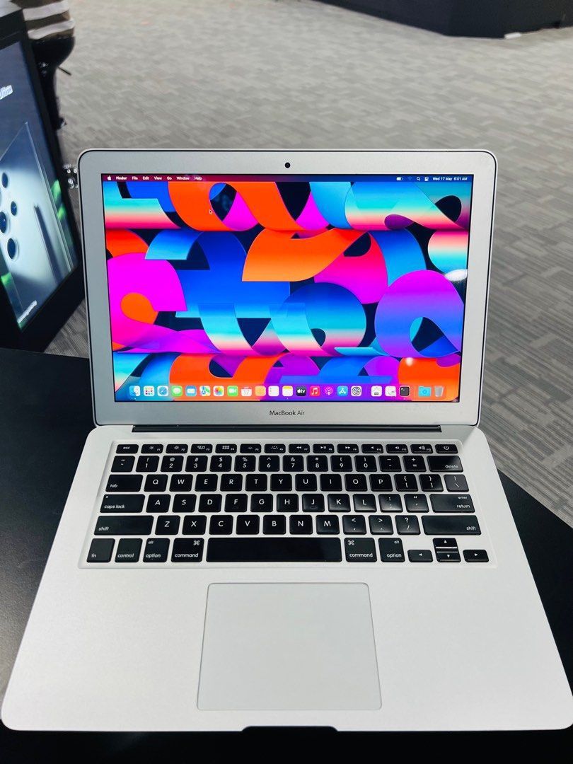 Apple MacBook Air 13” I5/8GB/256GB SSD $180