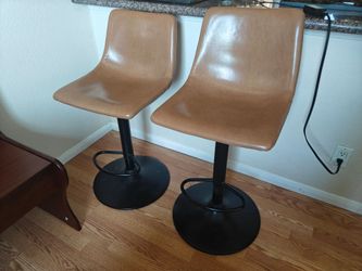 Adjustable bar stools