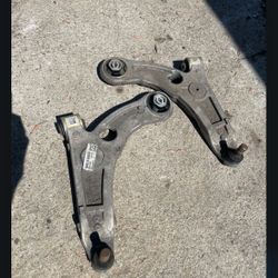 2015 Chrysler 200s Lower Control Arms