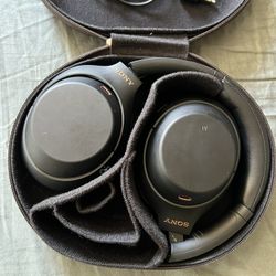 Sony WH1000XM4 Headphones