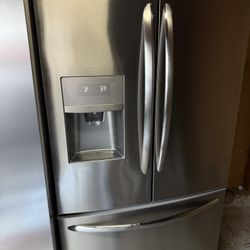 Frigidaire Refrigerator Frenchdoor Like New Counrer Depth