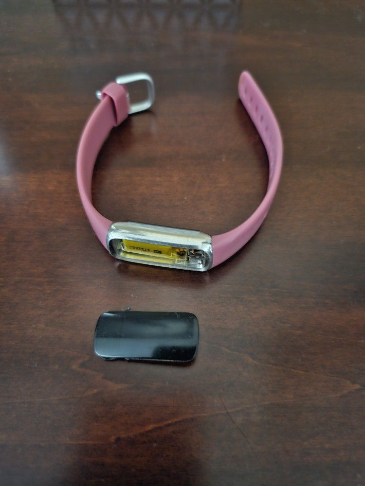 Fitbit Luxe For Parts Screen Disconnected