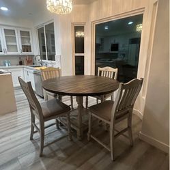 kitchen table with  4 chairs 
