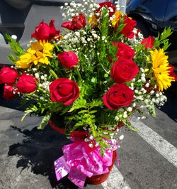 Fresh Large Flower Arrangement with Roses | Roses on a Vase