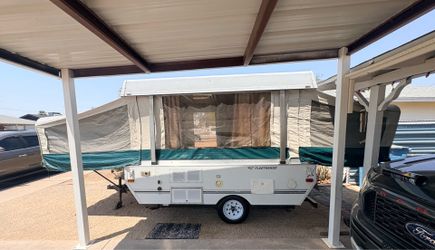 Fleetwood Pop-Up Camper Trailer 2006