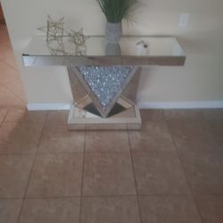 A ccent Console Table 