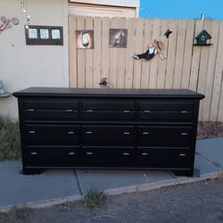 Thomasville Gorgeous Black Dresser 32"H x 68"W x 19"D