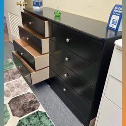 8 drawers dresser/ Eight drawers dresser
