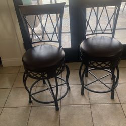 Set Of Counter Height Swivel Bar Stools 