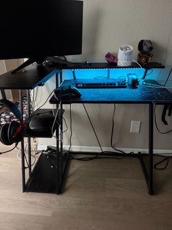 Gaming desk