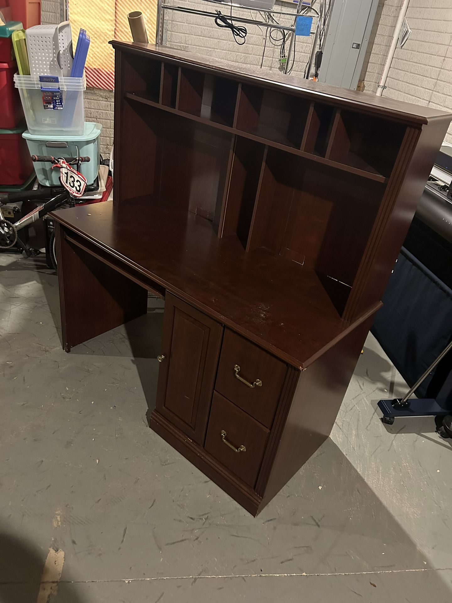 DESK/FURNITURE FOR SALE