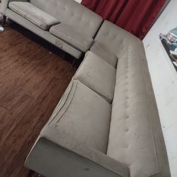 Sofa , Necesita Limpieza 