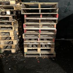 FREE Wood pallets 