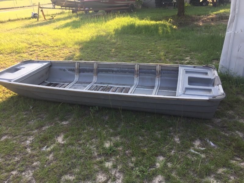 12ft Coleman crawdad plastic Jon boat for Sale in Warrenville, SC OfferUp
