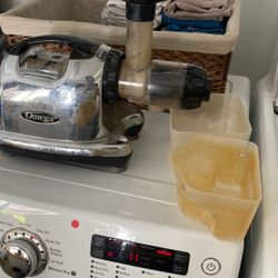 Omega Juicer