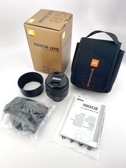 Nikon AF-S NIKKOR 85mm f/1.8G Prime Telephoto F-Mount Lens With Accessories