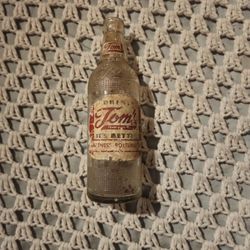 12oz. Tom's Beverage Hartness Bottling Co. Spartanburg, SC 