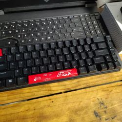 Hyper x alloy origins 65 keyboard with spare keybinds,wire, and accessories