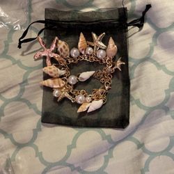 Seashell Bracelet With 1 Extra Shell Gold tone 
