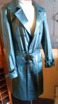 Leather coat size 42. Like New