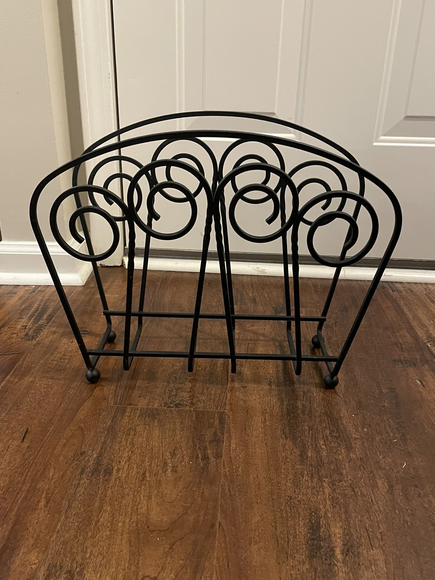 Black Metal Magazine Rack