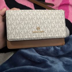 Michael Kors cross body purse 