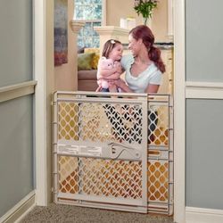 Adjustable Indoor Plastic Baby Safety Gate For Doorways Or Stairs
