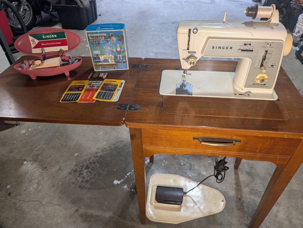 Singer Sewing Machine And Accessories