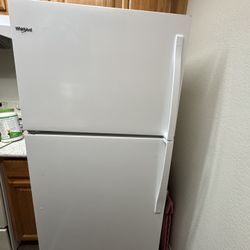 Whirlpool-Refrigerator In Great Condition 