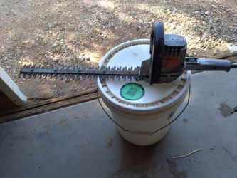 16-in Black & Decker Hedge Trim Works Great