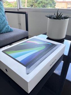 Apple MacBook Pro w Box 2022 M2