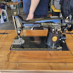 VINTAGE/ANTIQUE SINGER 201-2 FOLDABLE TABLE