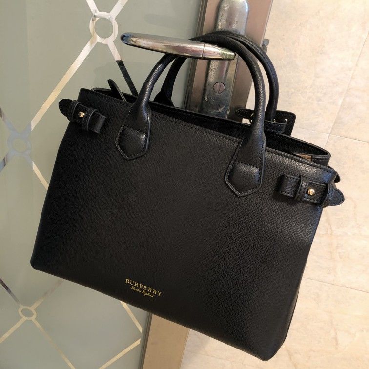 VERY RARE Limited Edition Burberry Medium Banner Tote Black